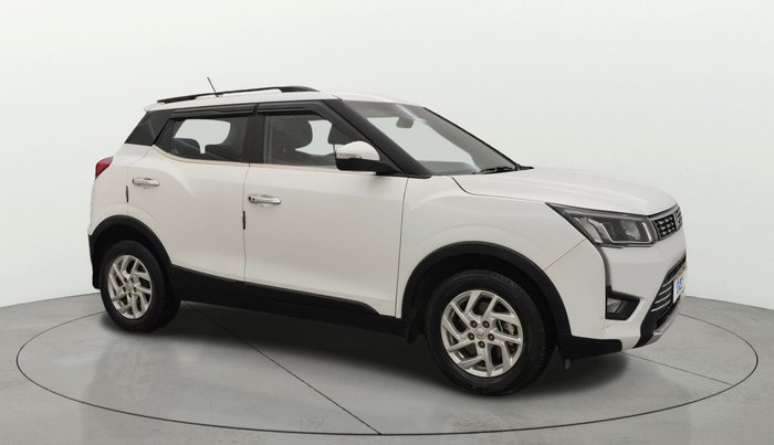 2024 Mahindra XUV300 W8 1.2 PETROL, Petrol, Manual, 29,360 km, Right Front Diagonal