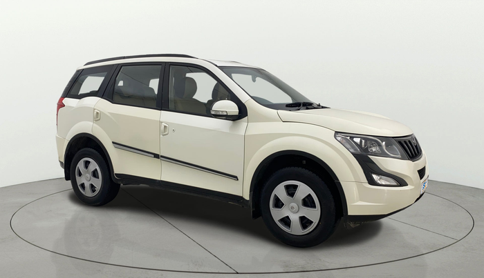 2017 Mahindra XUV500 W6, Diesel, Manual, 1,49,587 km, Right Front Diagonal