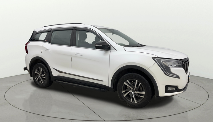 2023 Mahindra XUV700 AX 5 P AT 5 STR, Petrol, Automatic, 14,466 km, Right Front Diagonal