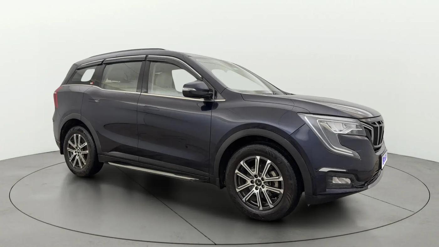 2025 Mahindra XUV700 AX 7 P AT 7 STR, Petrol, Automatic, 10,922 km, Right Front Diagonal