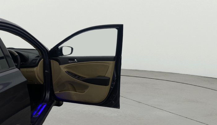 2014 Hyundai Verna FLUIDIC 1.6 CRDI SX AT, Diesel, Automatic, 99,487 km, RHS Front Door