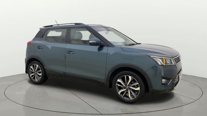 2021 Mahindra XUV300 W8 (O) 1.2 PETROL AMT, CNG, Automatic, 42,652 km, Right Front Diagonal