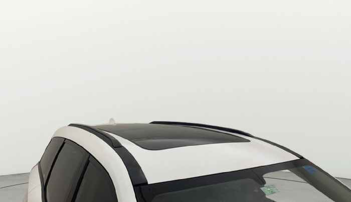 2022 Mahindra XUV700 AX 5 P MT 7 STR, Petrol, Manual, 65,429 km, Roof