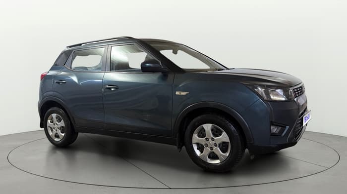 2022 Mahindra XUV300 W6 1.2 PETROL AMT, Petrol, Automatic, 60,351 km, Right Front Diagonal