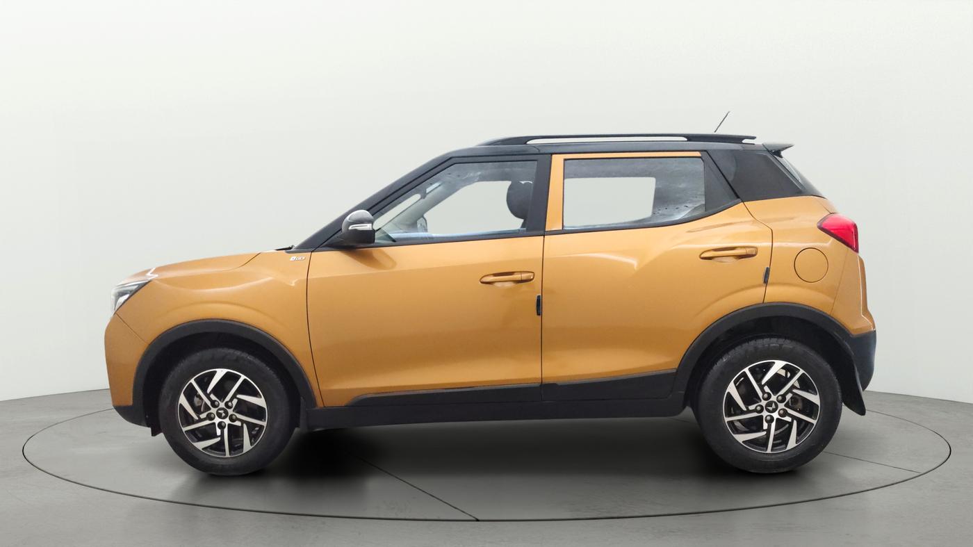 2022 Mahindra XUV300 W8 (O) 1.2 PETROL, Petrol, Manual, 25,527 km, Left Side