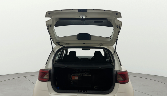 2019 Hyundai VENUE S 1.2, CNG, Manual, 38,118 km, Boot Door Open