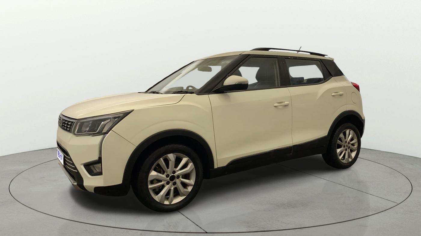 2019 Mahindra XUV300 W8 1.2 PETROL, Petrol, Manual, 73,323 km, Left Front Diagonal