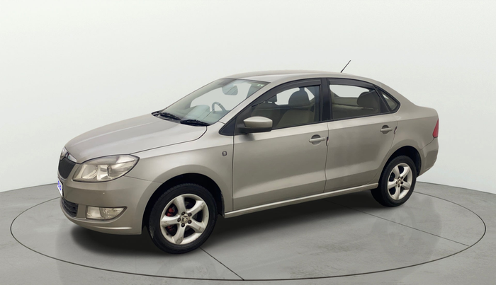 2014 Skoda Rapid ELEGANCE 1.6 MPI AT, Petrol, Automatic, 77,700 km, Left Front Diagonal