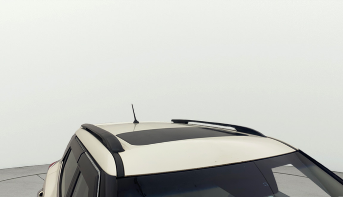 2021 Mahindra XUV300 W8 (O) 1.2 PETROL, Petrol, Manual, 1,22,446 km, Roof