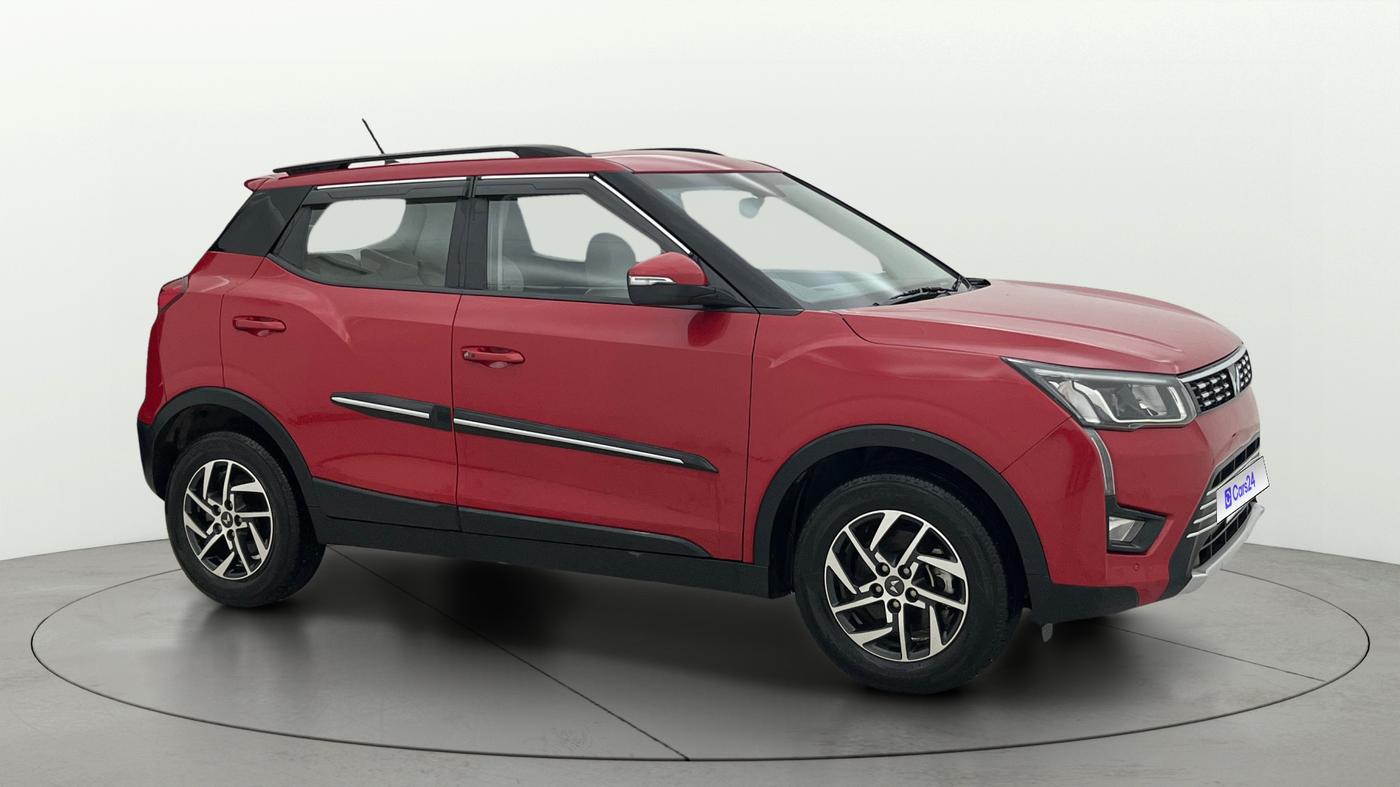 2023 Mahindra XUV300 W8 (O) 1.2 PETROL AMT, Petrol, Automatic, 9,410 km, Right Front Diagonal