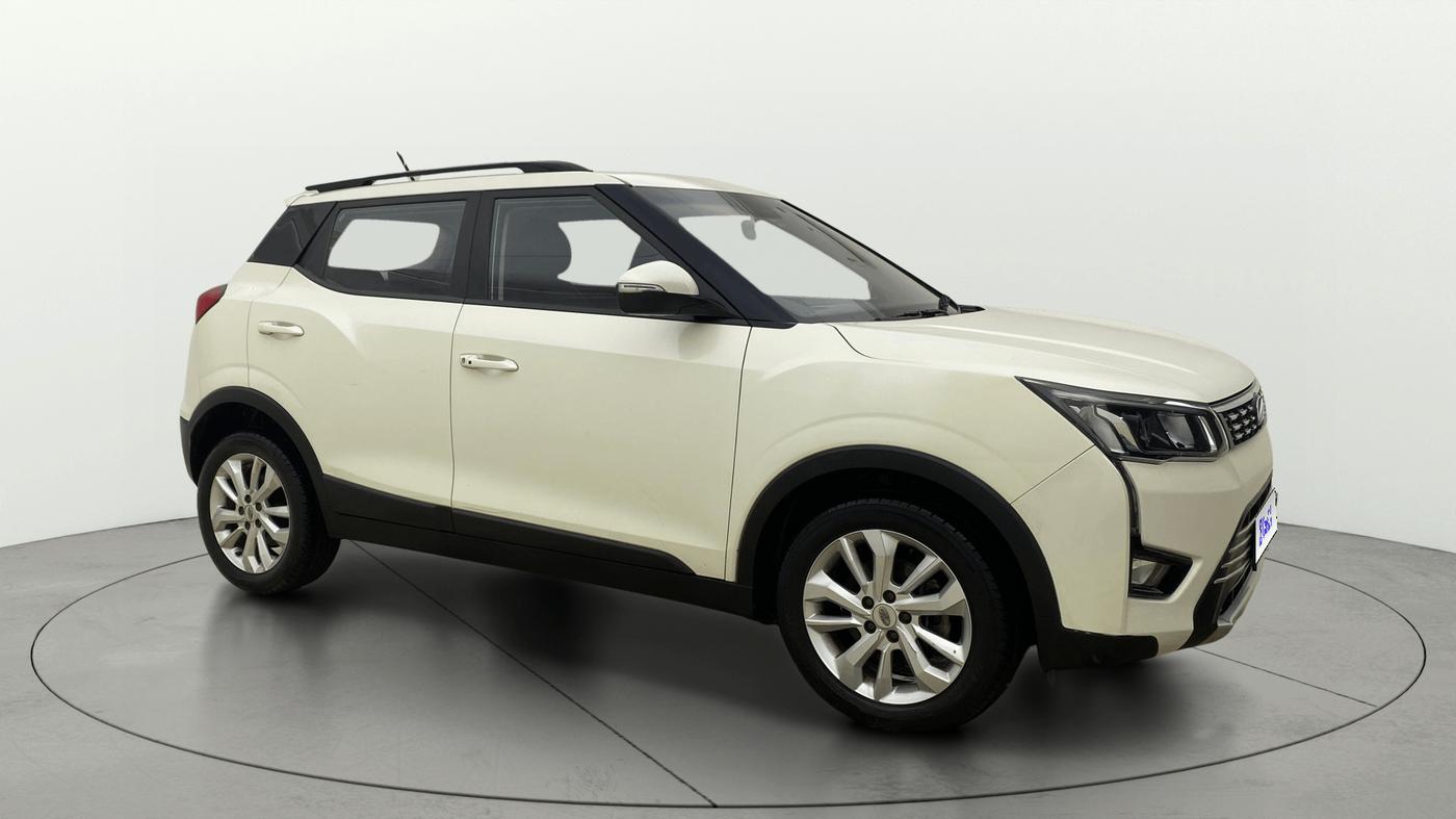 2020 Mahindra XUV300 W8 1.5 DIESEL, Diesel, Manual, 45,333 km, Right Front Diagonal