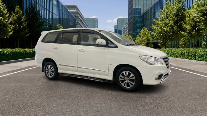 2015 Toyota Innova 2.5 VX 8 STR, Diesel, Manual, 55,485 km, Right Front Diagonal