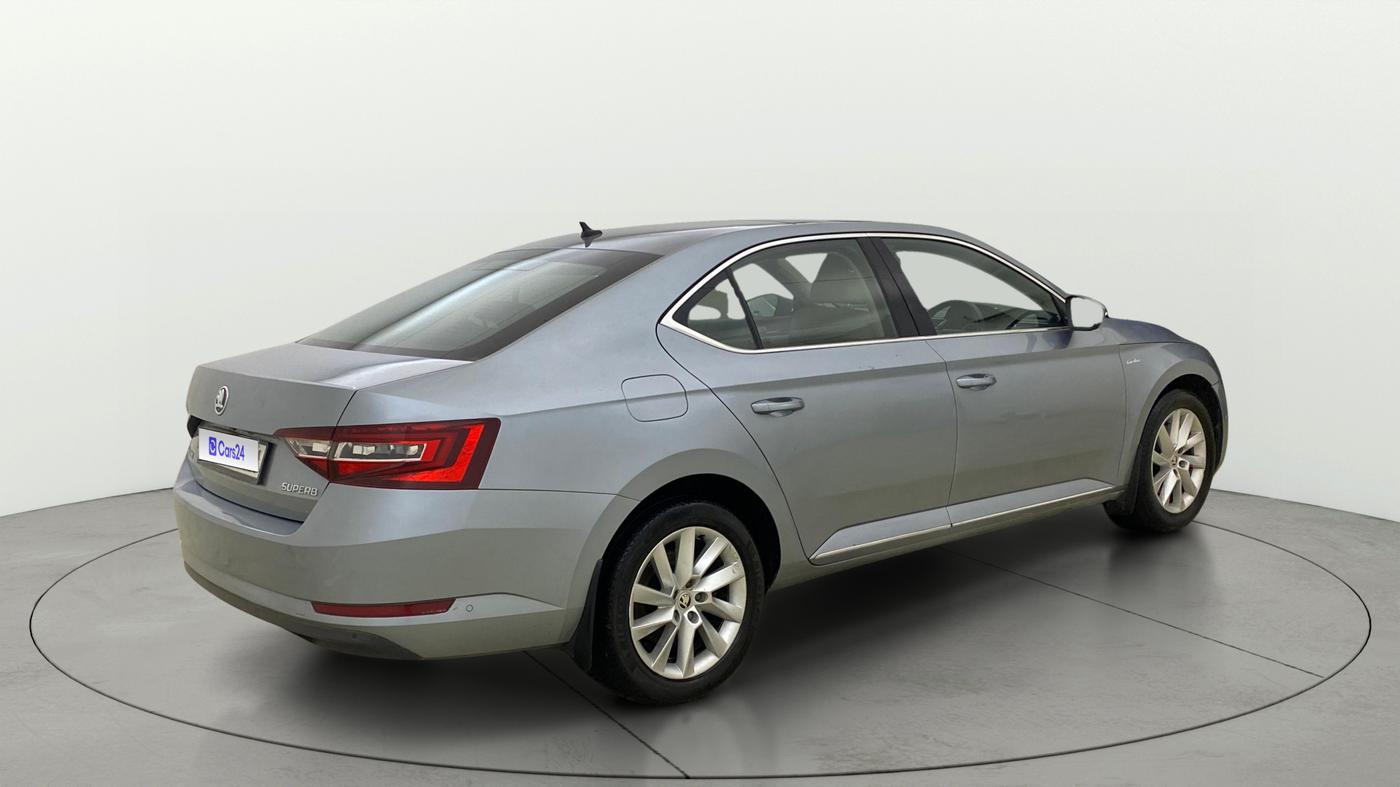 2018 Skoda Superb L&K 1.8 TSI AT, Petrol, Automatic, 70,106 km, Right Back Diagonal