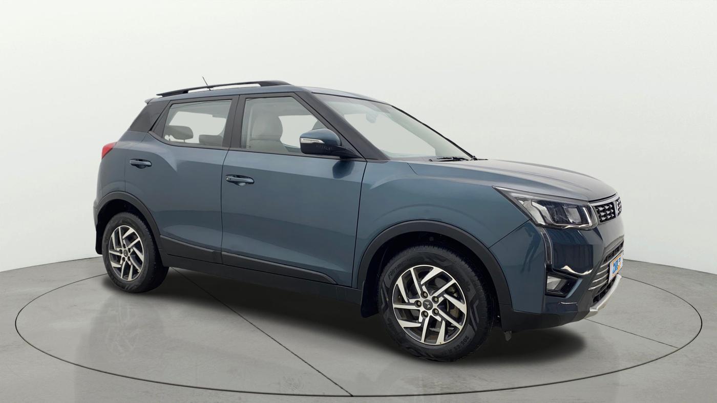 2022 Mahindra XUV300 W8 (O) 1.5 DIESEL, Diesel, Manual, 26,734 km, Right Front Diagonal