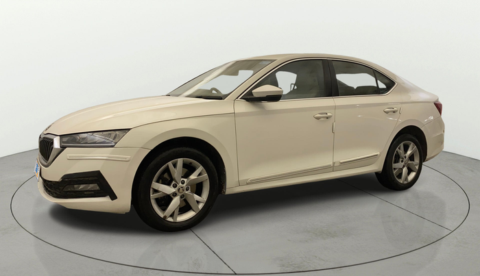 2022 Skoda Octavia STYLE 2.0, Petrol, Automatic, 47,591 km, Left Front Diagonal