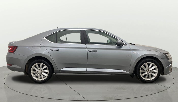 2016 Skoda Superb L&K 1.8 TSI AT, Petrol, Automatic, 1,05,887 km, Right Side View