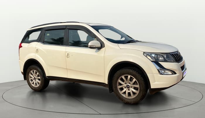 2017 Mahindra XUV500 W10 AT 1.99, Diesel, Automatic, 1,06,848 km, Right Front Diagonal