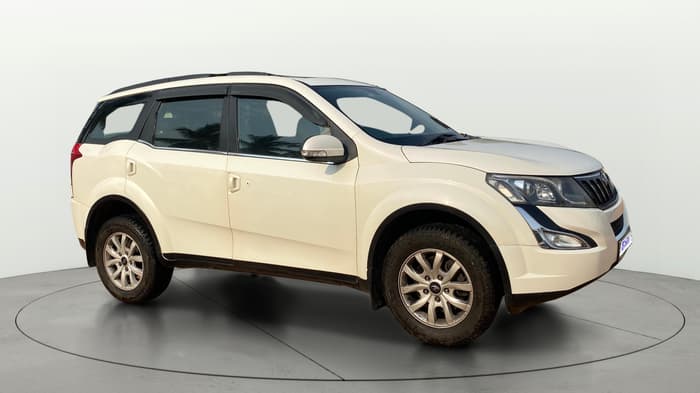 2017 Mahindra XUV500 W10 AT 1.99, Diesel, Automatic, 1,06,867 km, Right Front Diagonal