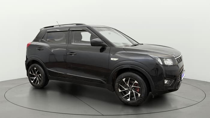 2023 Mahindra XUV300 W6 1.2 PETROL, Petrol, Manual, 25,186 km, Right Front Diagonal