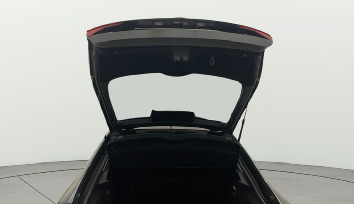 2018 Skoda Superb STYLE 1.8 TSI AT, Petrol, Automatic, 77,436 km, Boot Door Open