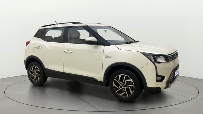 2023 Mahindra XUV300 W6 1.2 PETROL, Petrol, Manual, 62,552 km, Right Front Diagonal