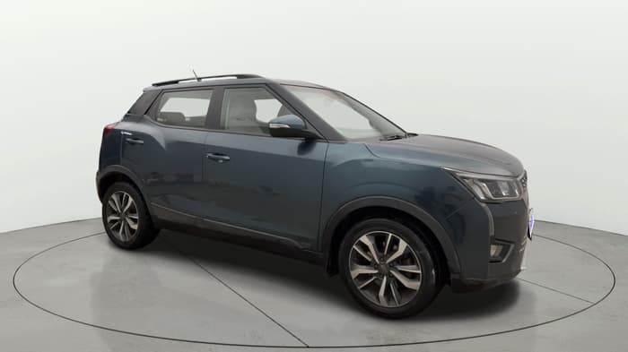 2021 Mahindra XUV300 W8 (O) 1.2 PETROL AMT, Petrol, Automatic, 94,949 km, Right Front Diagonal