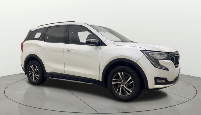2022 Mahindra XUV700 AX 5 P MT 7 STR, Petrol, Manual, 65,429 km, Right Front Diagonal