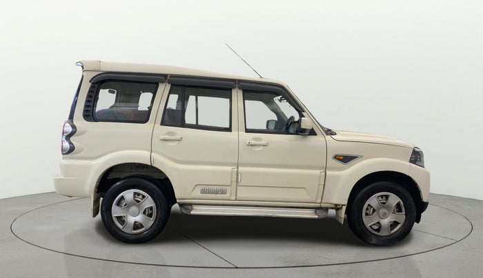 2017 Mahindra Scorpio S4 PLUS 1.99 INTELLI-HYBRID, Diesel, Manual, 61,856 km, Right Side View