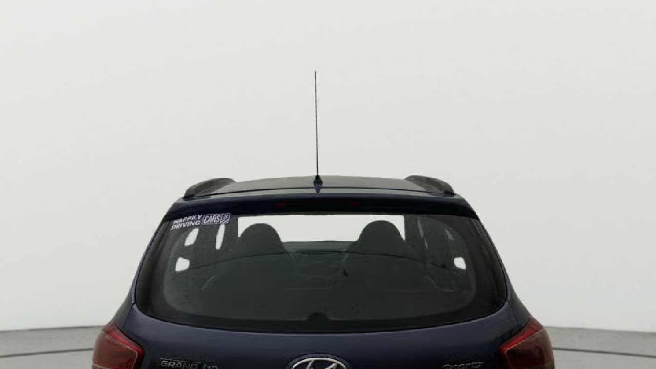 2015 Hyundai Grand i10 SPORTZ 1.2 KAPPA VTVT, Petrol, Manual, 1,40,829 km, Rear Windshield