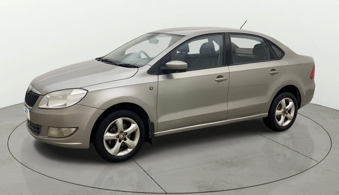 2013 Skoda Rapid AMBITION 1.6 TDI CR MT PLUS, Diesel, Manual, 1,04,812 km, Left Front Diagonal