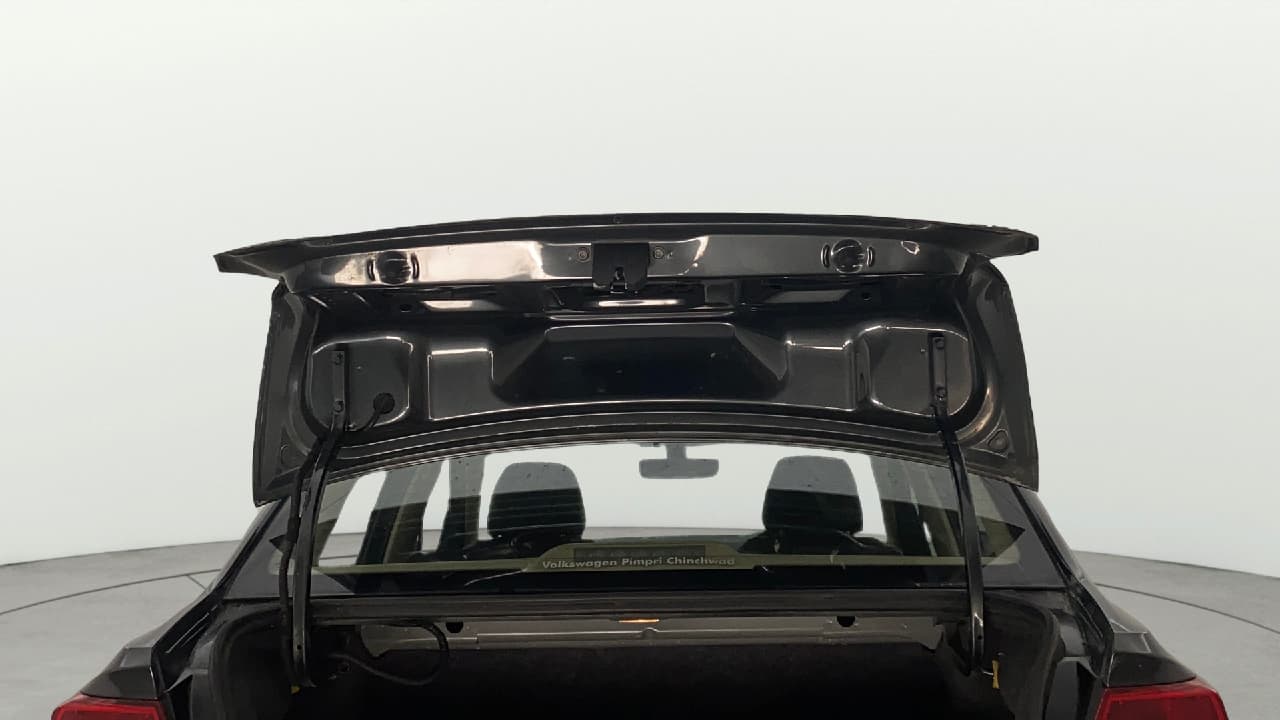 2017 Volkswagen Ameo HIGHLINE PLUS 1.5L AT 16 ALLOY, Diesel, Automatic, 84,772 km, Boot Door Open