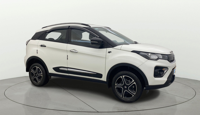 2022 Tata NEXON XM SUNROOF PETROL, Petrol, Manual, 14,184 km, Right Front Diagonal