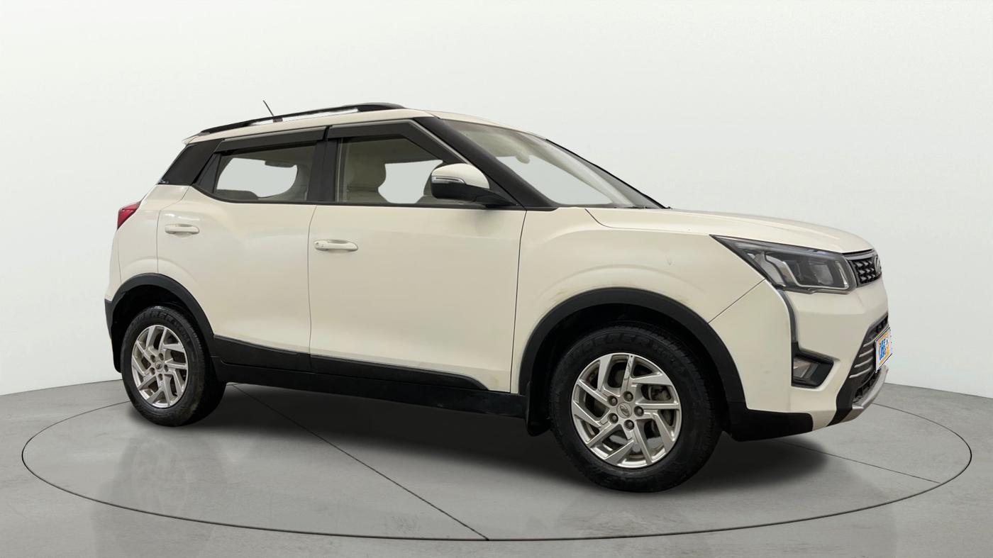 2022 Mahindra XUV300 W8 1.2 PETROL, Petrol, Manual, 45,891 km, Right Front Diagonal