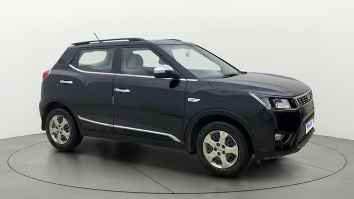 2022 Mahindra XUV300 W6 1.2 PETROL, Petrol, Manual, 19,603 km, Right Front Diagonal