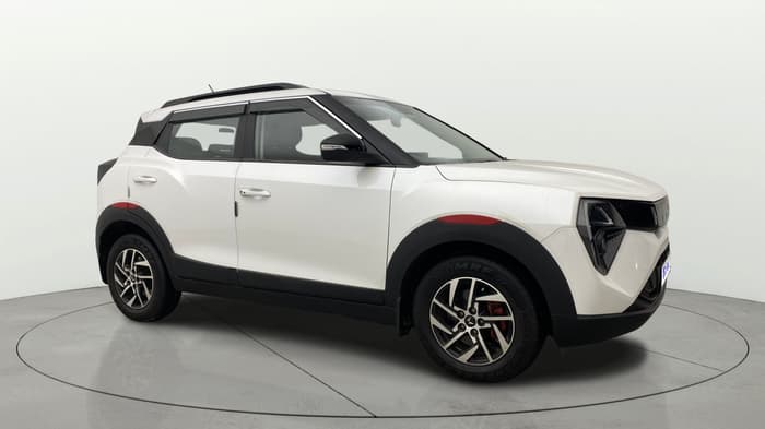 2024 Mahindra XUV 3XO AX5 1.2 L TCMPFI AT, Petrol, Automatic, 16,424 km, Right Front Diagonal