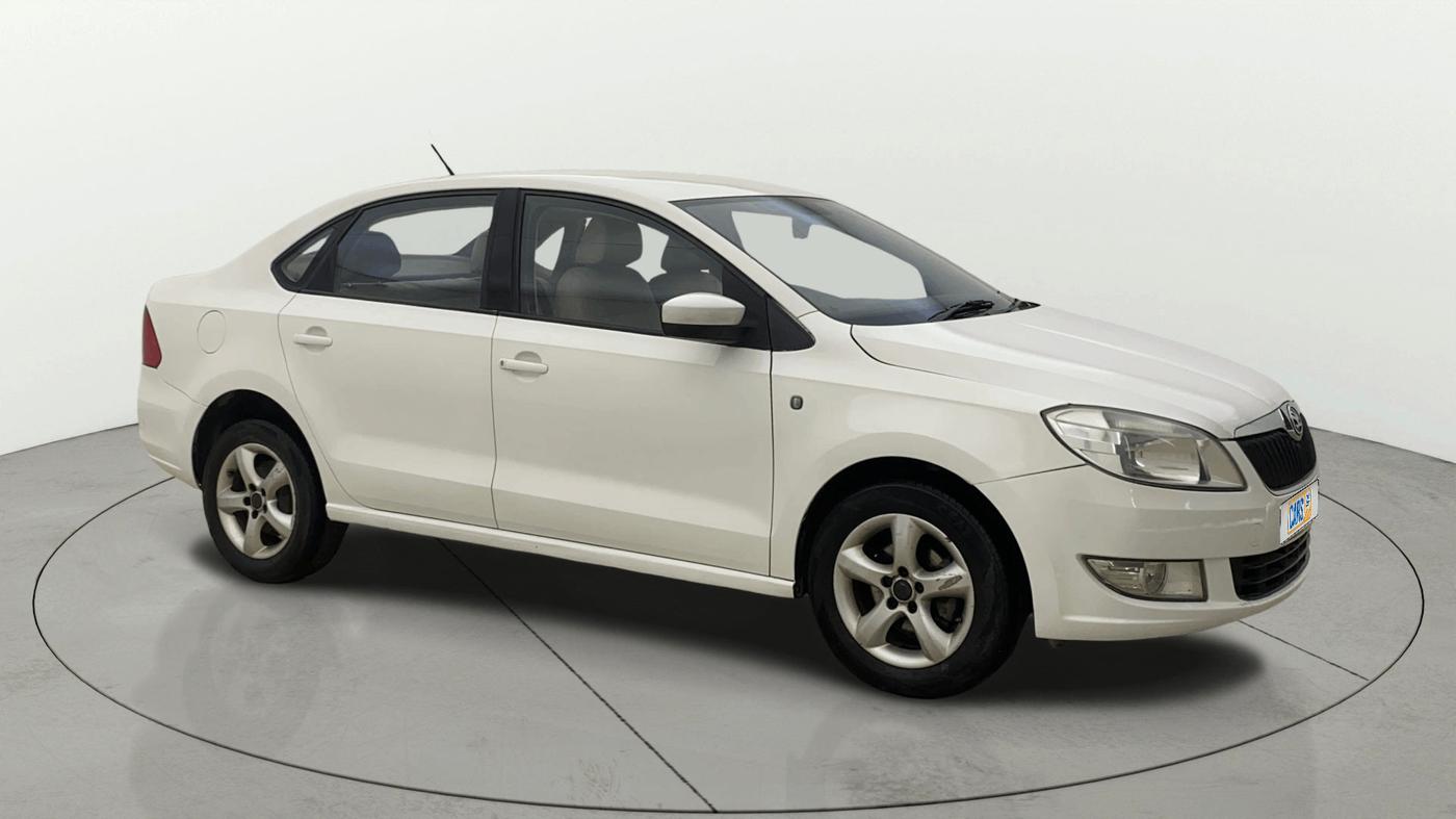 2013 Skoda Rapid AMBITION 1.6 TDI CR MT PLUS ALLOY, Diesel, Manual, 1,19,608 km, Right Front Diagonal