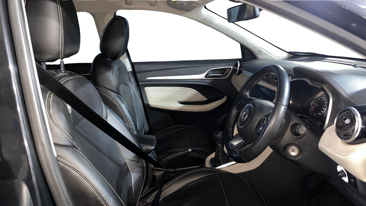 2022 MG ASTOR SUPER 1.5 MT, Petrol, Manual, 18,100 km, Right Side Front Door Cabin
