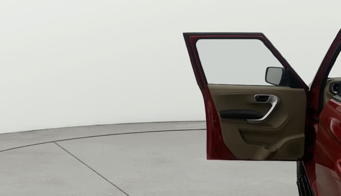 2018 Mahindra TUV300 T10 DUAL TONE, Diesel, Manual, 1,14,191 km, LHS Front Door
