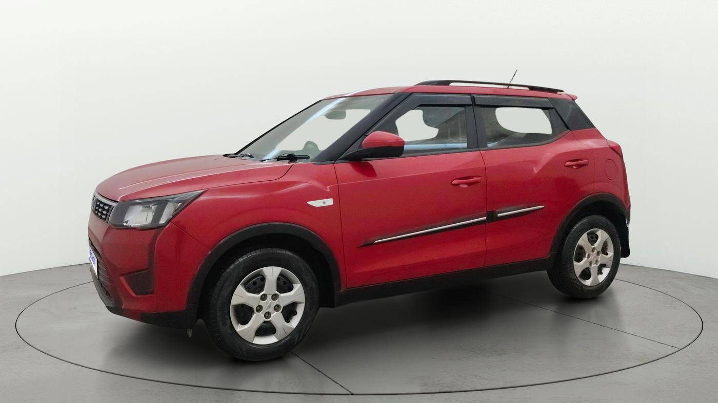 2022 Mahindra XUV300 W6 1.2 PETROL AMT, Petrol, Automatic, 23,631 km, Left Front Diagonal