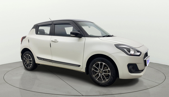 2023 Maruti Swift ZXI PLUS AMT DUAL TONE, Petrol, Automatic, 28,063 km, Right Front Diagonal