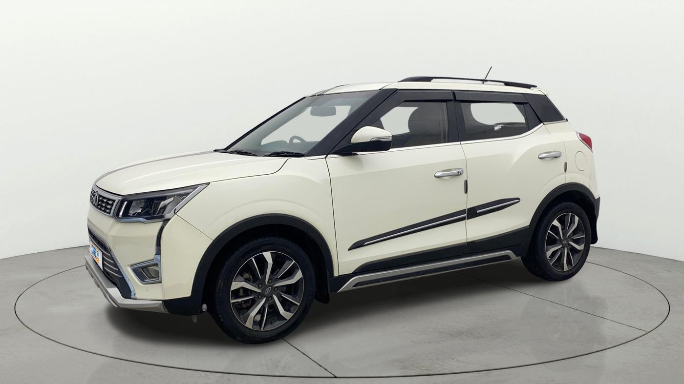 2020 Mahindra XUV300 W8 (O) 1.2 PETROL, Petrol, Manual, 34,817 km, Left Front Diagonal
