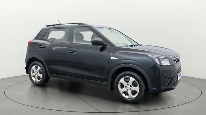 2023 Mahindra XUV300 W6 1.2 PETROL, Petrol, Manual, 43,150 km, Right Front Diagonal
