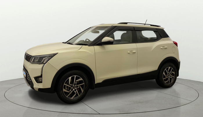 2022 Mahindra XUV300 W8 (O) 1.2 PETROL AMT, Petrol, Automatic, 39,378 km, Left Front Diagonal