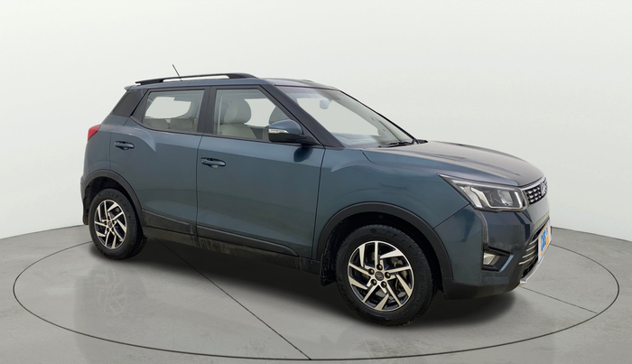 2022 Mahindra XUV300 W8 (O) 1.2 PETROL AMT, Petrol, Automatic, 26,264 km, Right Front Diagonal