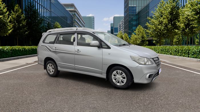 2016 Toyota Innova 2.5 GX 8 STR, Diesel, Manual, 95,416 km, Right Front Diagonal