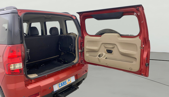 2017 Mahindra TUV300 T10 DUAL TONE, Diesel, Manual, 65,032 km, Boot Door Open