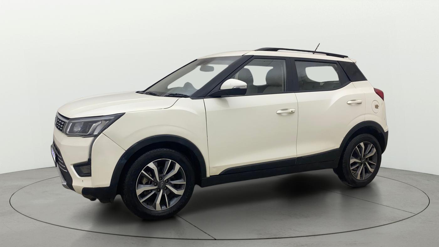 2021 Mahindra XUV300 W8 (O) 1.5 DIESEL AMT, Diesel, Automatic, 1,23,050 km, Left Front Diagonal