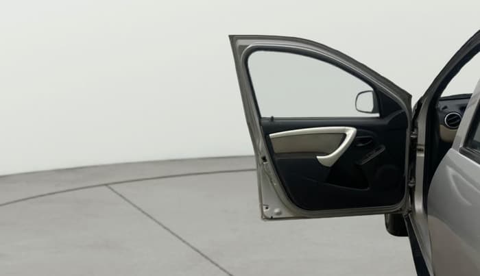 2013 Renault Duster 85 PS RXL DIESEL, Diesel, Manual, 1,05,325 km, LHS Front Door