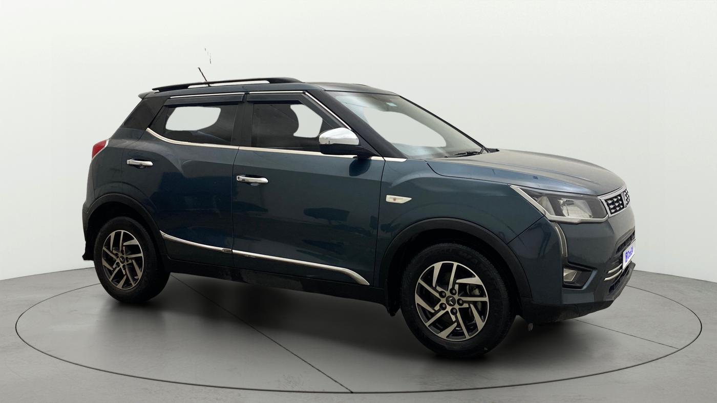 2023 Mahindra XUV300 W6 1.2 PETROL AMT, Petrol, Automatic, 12,068 km, Right Front Diagonal
