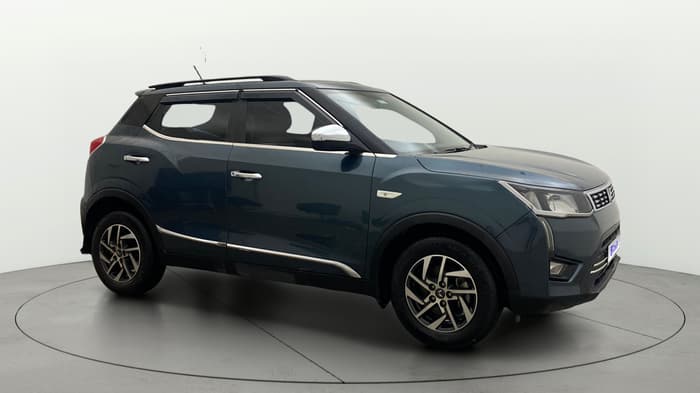 2023 Mahindra XUV300 W6 1.2 PETROL AMT, Petrol, Automatic, 12,068 km, Right Front Diagonal